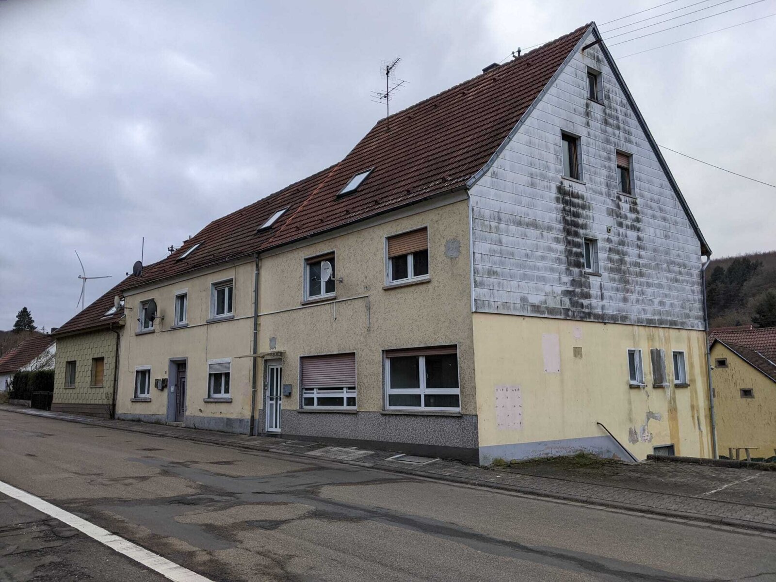 Welchweiler: Mehrfamilienhaus in Ortslage (Renditeobjekt) 