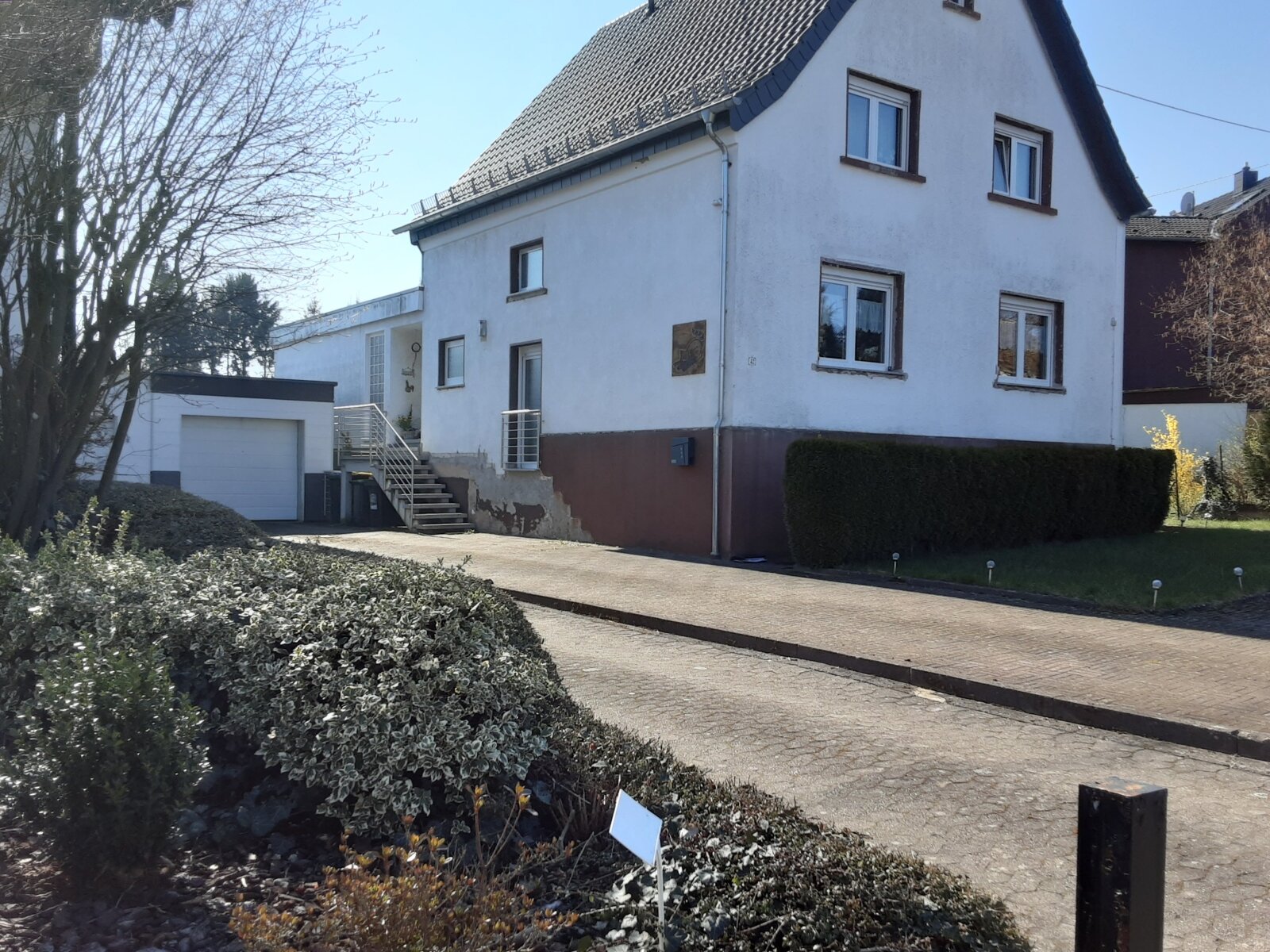 Reserviert !!! Schönes,top-gepflegtes, freistehendes 1-2 Familienhaus mit großem Grundstück in guter Wohnlage von Neunkirchen zu verkaufen 