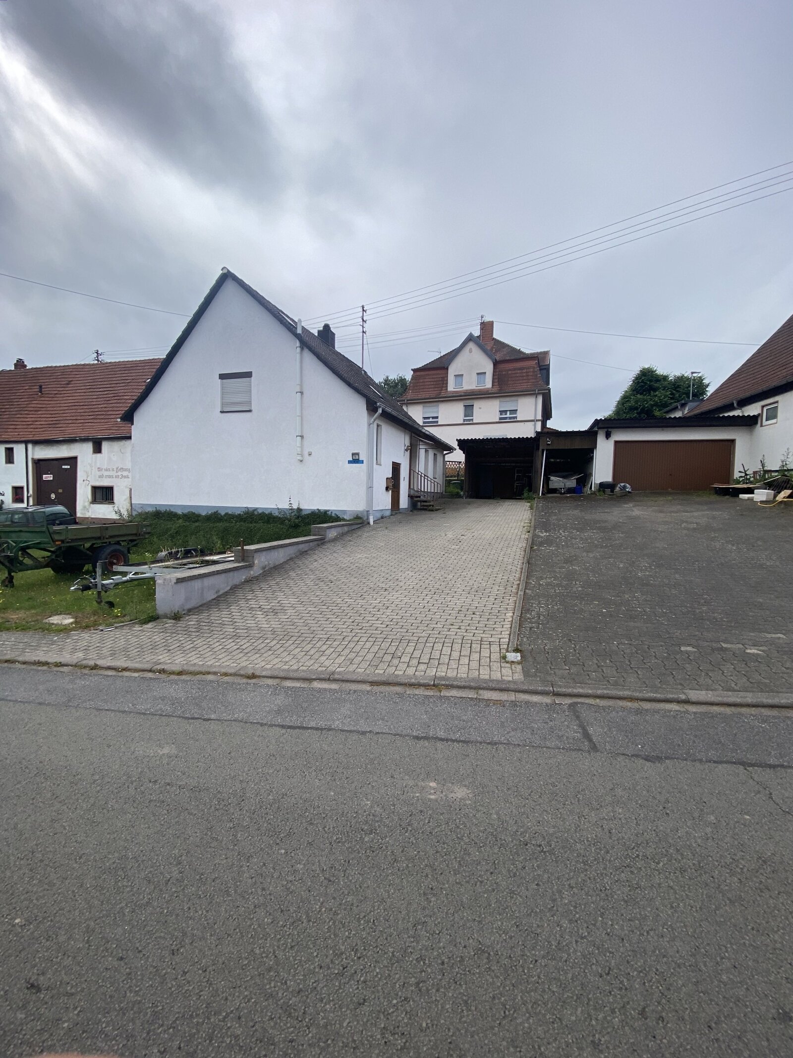 Kleines Einfamilienhaus mit Photovoltaikanlage auf überschaubarem Grundstück Kleines Einfamilienhaus mit Photovoltaikanlage auf überschaubarem Grundstück