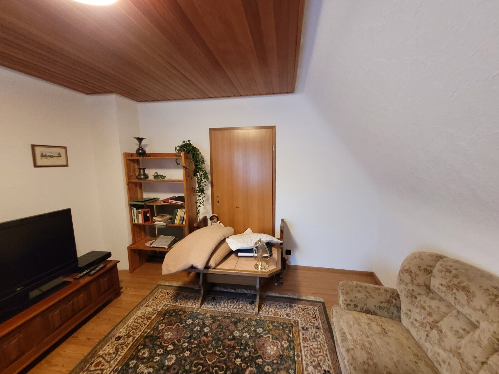 Bild 6 zeigt ebenfalls ein Zimmer im Erdgeschoss