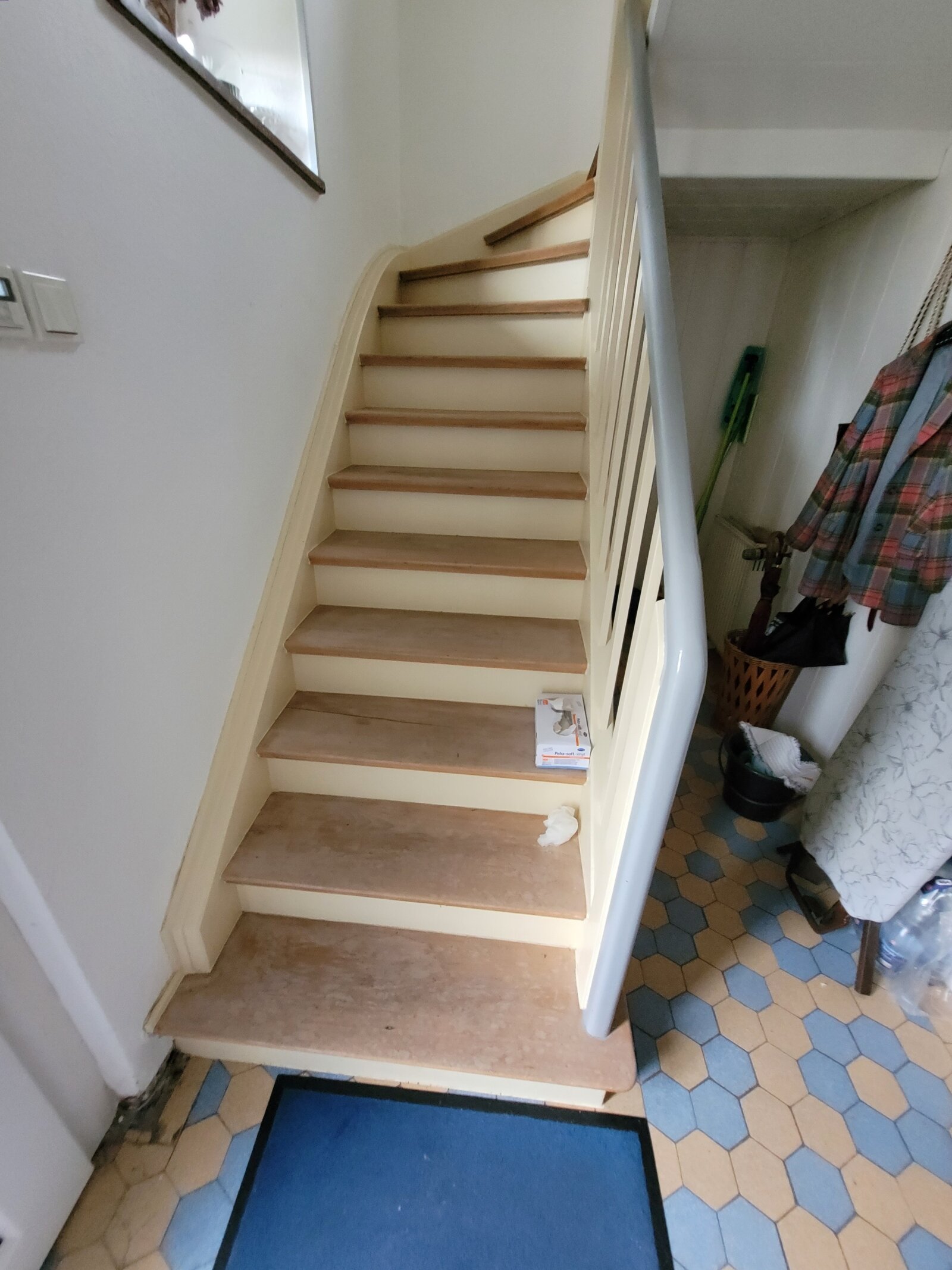 Bild 11 zeigt die Aufgangstreppe zum Dachgeschoss