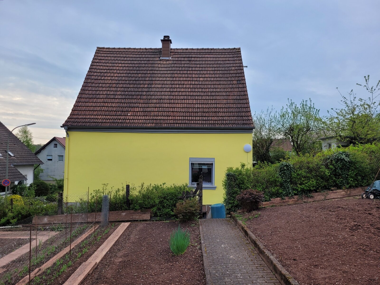 Bild 3 zeigt ebenfalls eine Seitenansicht