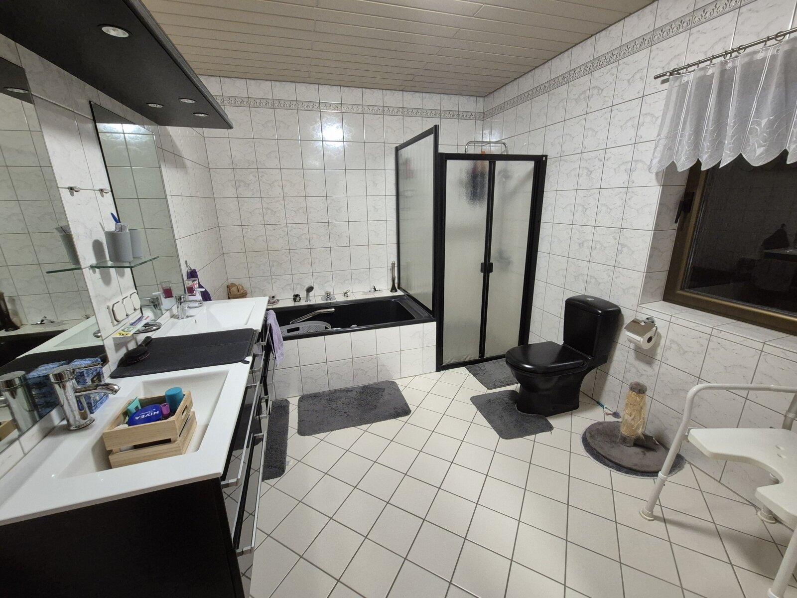 Bild 7 zeigt das Bad