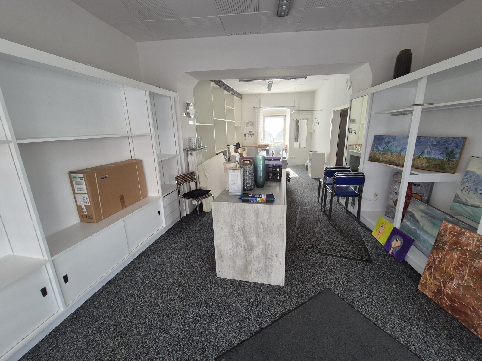 Bild 4 zeigt weiteren Geschäftsraum im Erdgeschoss