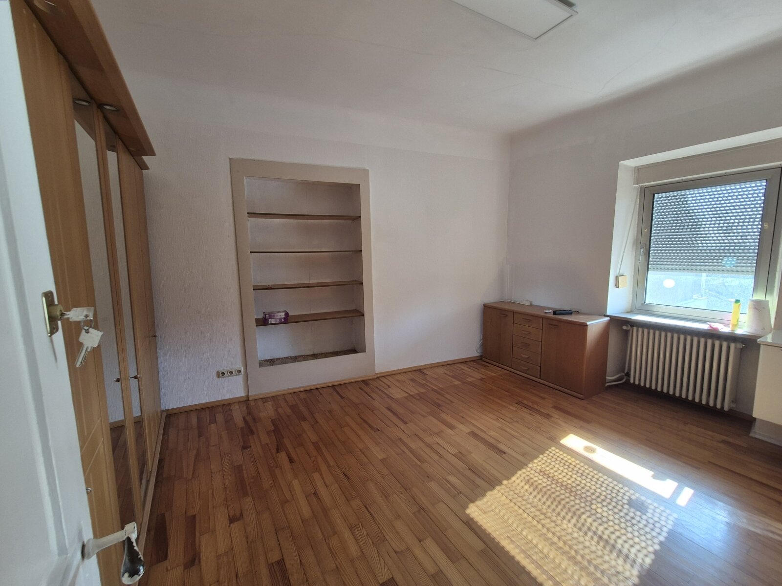 Bild 9 zeigt ein weiteres Zimmer im Obergeschoss