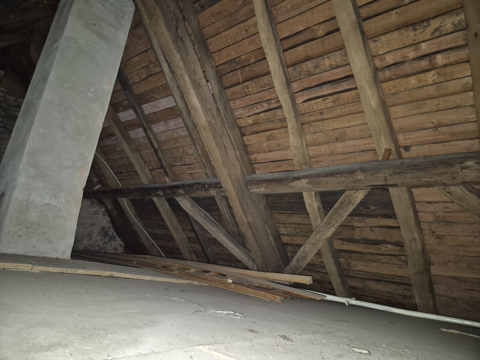 Bild 13 zeigt den Spitzboden