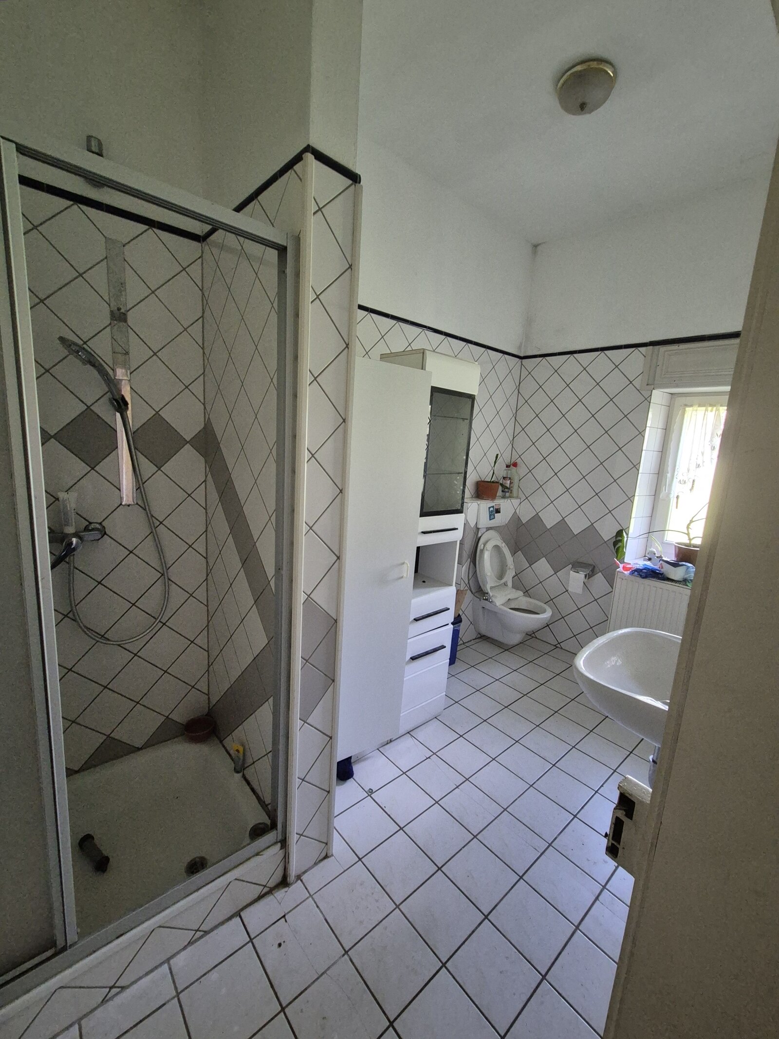 eines der Badezimmer eines der Badezimmer
